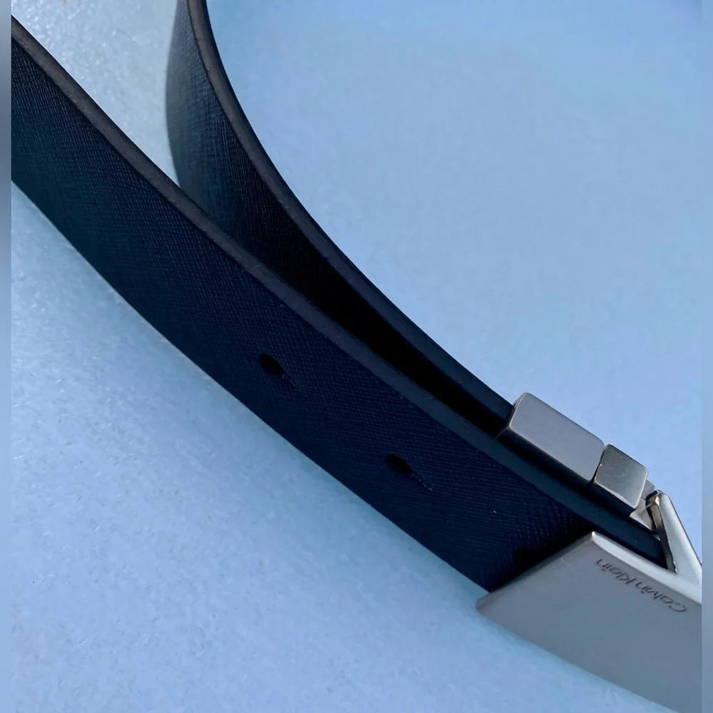Calvin Klein Men's Textured Reversible Buckle Belt Size 34-36 - Picture 9 of 17